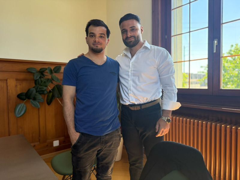 Benedict, jeune propriétaire de 29 ans, avec Dany Carvalho de Prospera Consulting