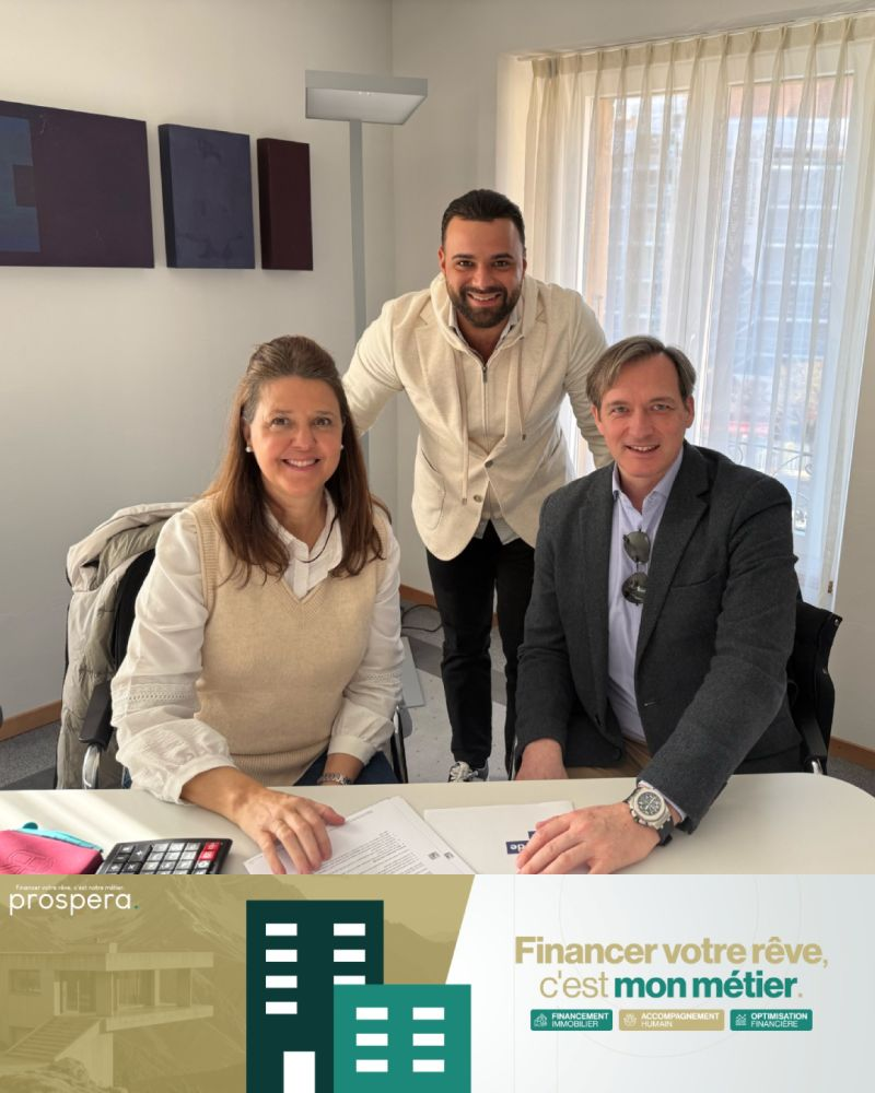 Monsieur Cheminade et son épouse avec Dany Carvalho, signature chez le notaire